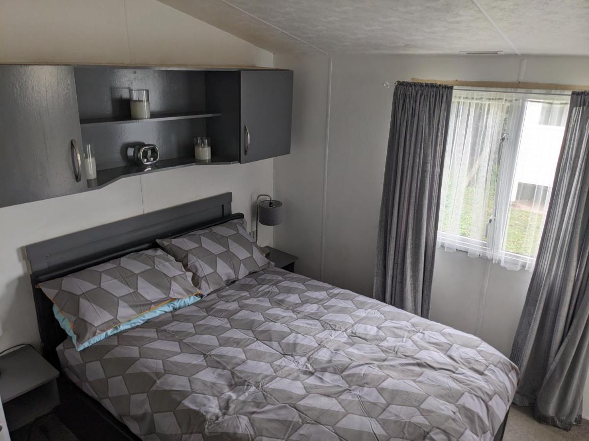 Static Caravan On Lady'S Mile Holiday Park Долиш Екстериор снимка