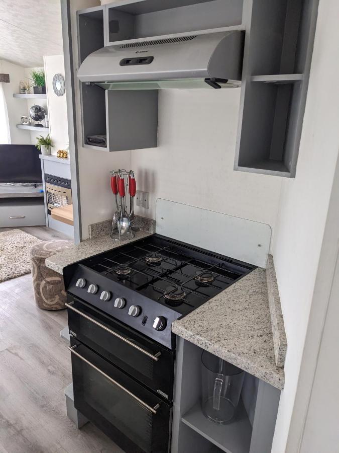 Static Caravan On Lady'S Mile Holiday Park Долиш Екстериор снимка